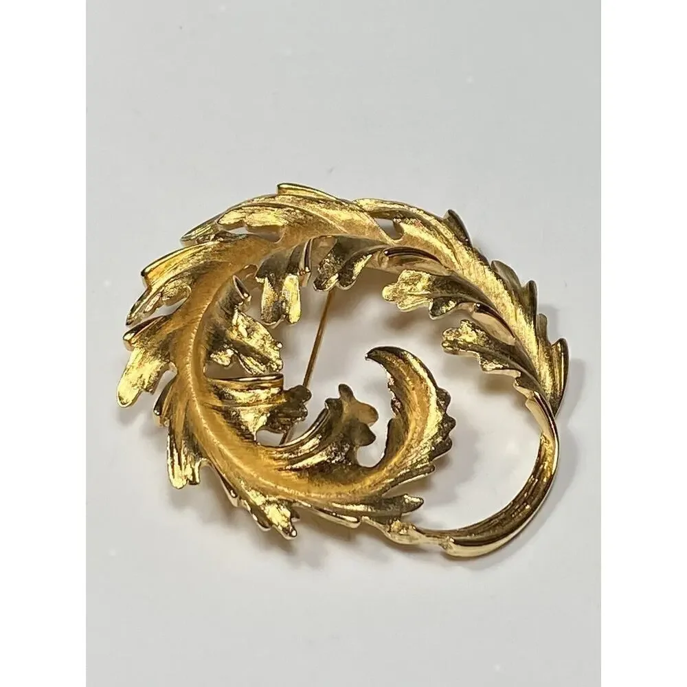 MONET Brooch Leaf Wreath Gold Tone Large